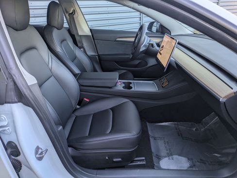 Used 2021 Tesla Model 3 Performance image 31