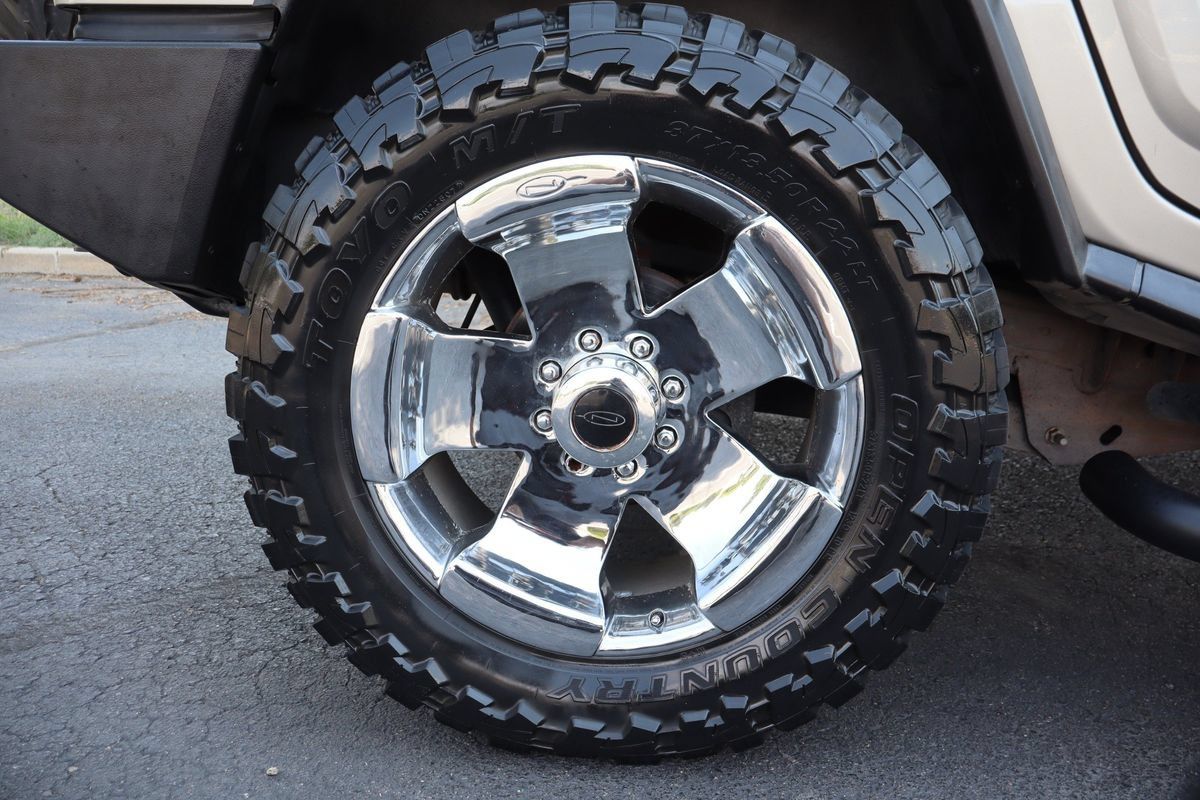 Used 2003 HUMMER H2 w/ Preferred Equipment Group AWD/4WD image 40