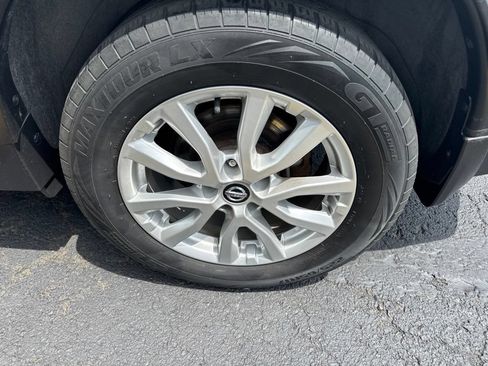 Used 2017 Nissan Rogue SV AWD/4WD image 17