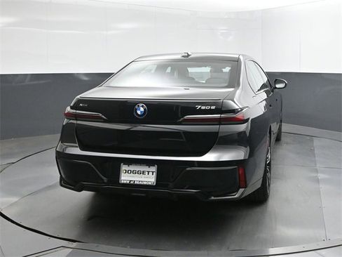 New 2026 BMW 750e xDrive w/ Premium Package image 8