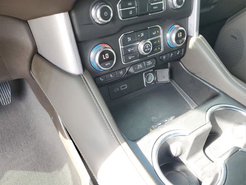 Used 2021 GMC Yukon SLT w/ SLT Premium Package image 24