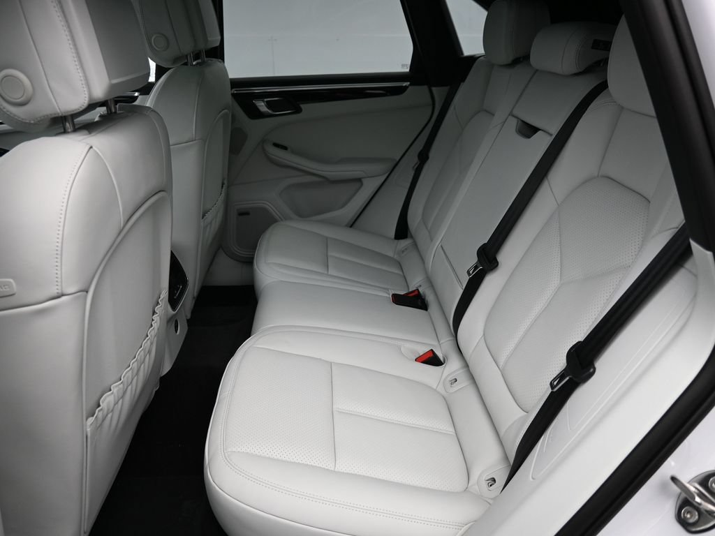 Certified 2026 Porsche Macan AWD/4WD image 10