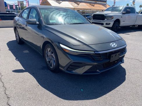 Used 2024 Hyundai Elantra SEL FWD image 3