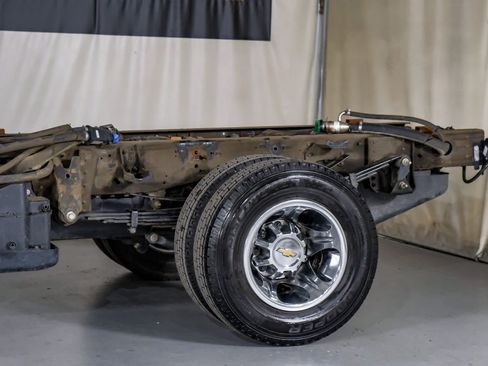 Used 2024 Chevrolet Silverado 3500 LT w/ Convenience Package image 13