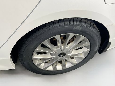 Used 2015 Hyundai Sonata Limited image 30