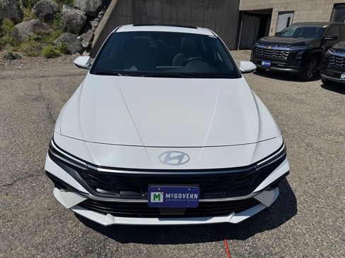 Used 2025 Hyundai Elantra Limited FWD image 9
