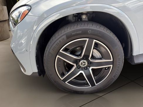 Used 2025 Mercedes-Benz GLC 300 4MATIC w/ AMG Line image 21