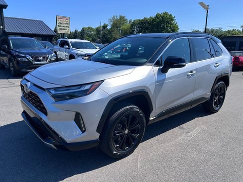 Used 2023 Toyota RAV4 XSE AWD/4WD image 4