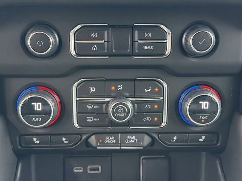 Used 2023 Chevrolet Tahoe Z71 w/ Luxury Package image 31