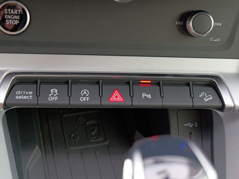 New 2025 Audi Q3 2.0T Premium image 18