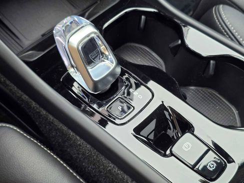 Certified 2025 Volvo XC40 B5 Plus image 32