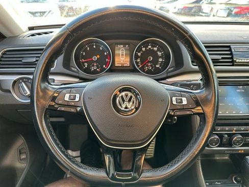 Used 2018 Volkswagen Passat 2.0T R-Line FWD image 19