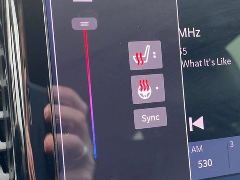 Used 2024 Chrysler Pacifica Touring-L image 25