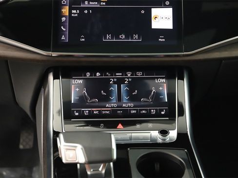 Certified 2025 Audi Q8 Prestige w/ Prestige Package image 20