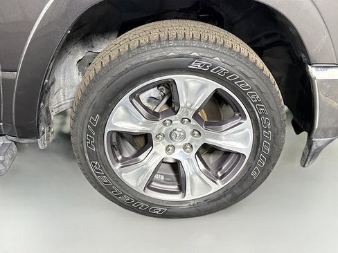 Used 2019 RAM 1500 Laramie image 32