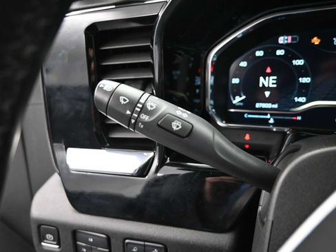 Used 2025 GMC Sierra 2500 SLE w/ SLE Value Package; AWD/4WD image 17