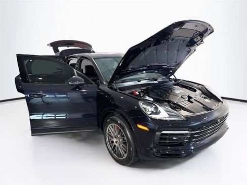 Used 2022 Porsche Cayenne AWD/4WD image 37