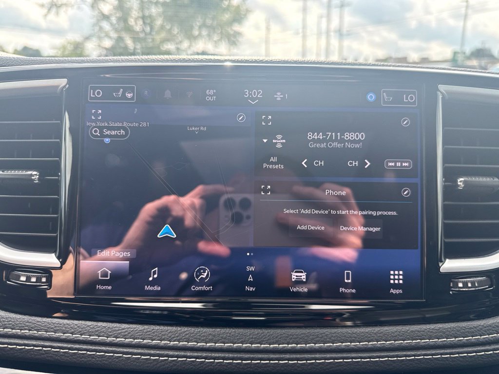 Used 2025 Chrysler Pacifica Limited FWD image 42