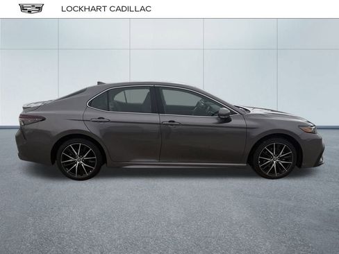 Used 2024 Toyota Camry SE image 2