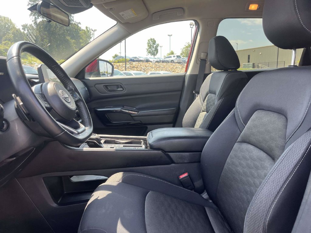 Used 2024 Nissan Pathfinder SV FWD image 18
