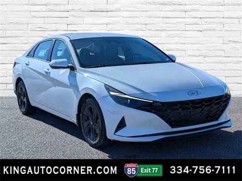 Used 2022 Hyundai Elantra SEL w/ Convenience Package image 3
