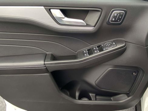 Used 2024 Ford Escape SE w/ PHEV Premium Package image 17