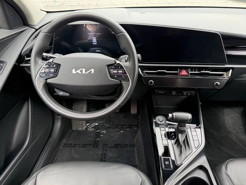 Used 2024 Kia Niro EX FWD image 24