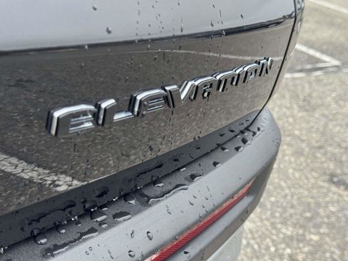 Used 2025 GMC Acadia Elevation w/ Elevation Premium Package image 9