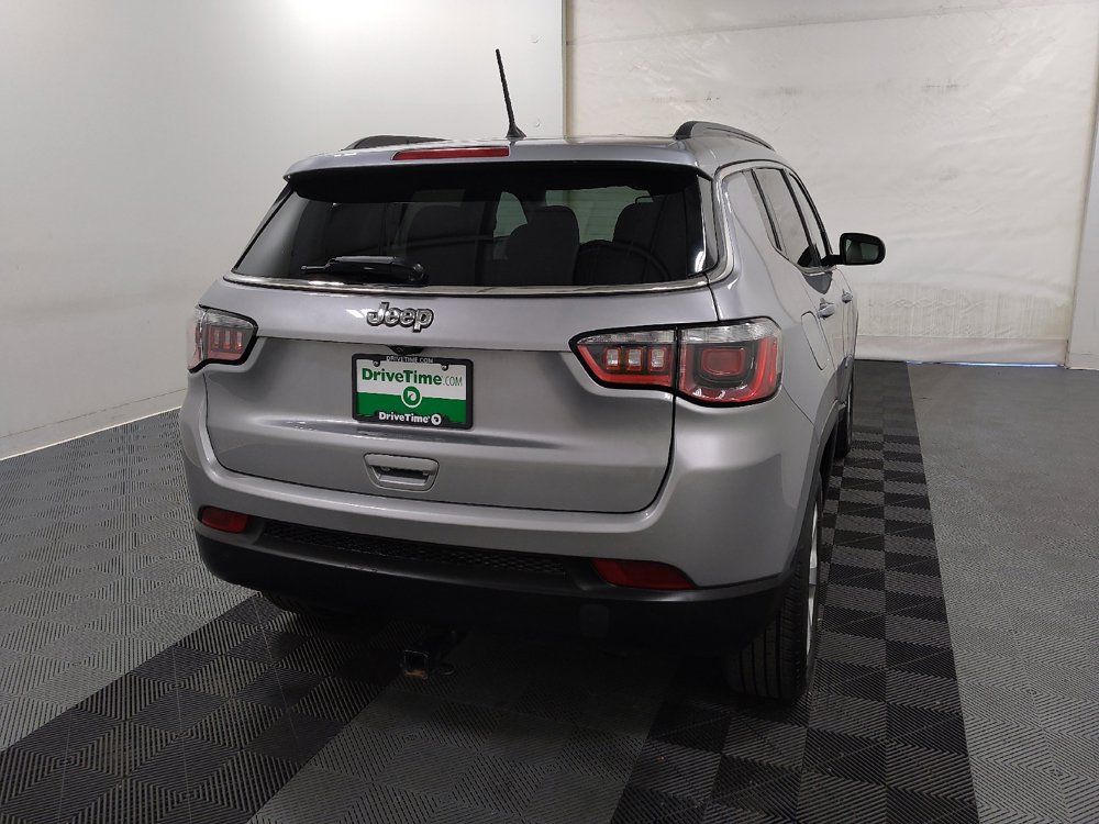 Used 2018 Jeep Compass Latitude w/ Cold Weather Group AWD/4WD image 7