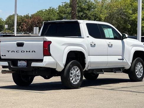 Used 2025 Toyota Tacoma SR5 w/ SR5 Upgrade Package AWD/4WD image 5