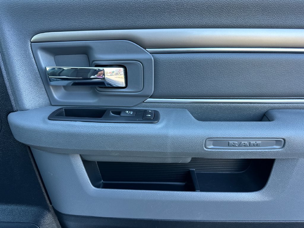 Used 2016 RAM 1500 SLT AWD/4WD image 18