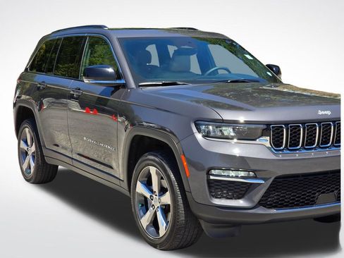 Used 2025 Jeep Grand Cherokee Limited AWD/4WD image 48