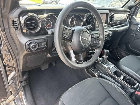 Used 2023 Jeep Gladiator Sport AWD/4WD image 19