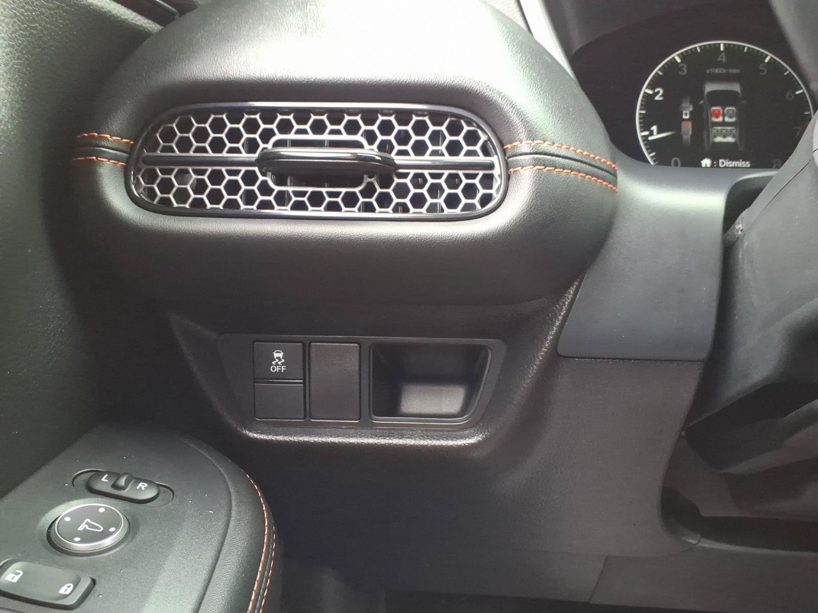 Certified 2025 Honda HR-V Sport image 30