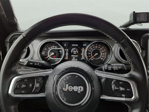 Used 2019 Jeep Wrangler Unlimited Sahara image 19