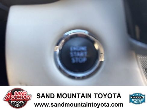 Used 2022 Toyota Highlander Platinum image 19