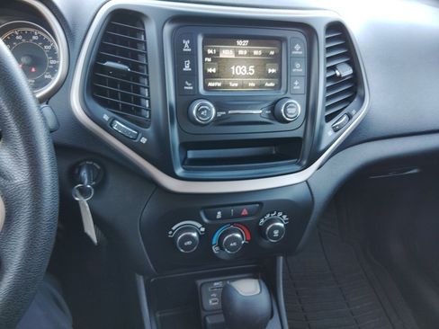 Used 2015 Jeep Cherokee Sport image 16