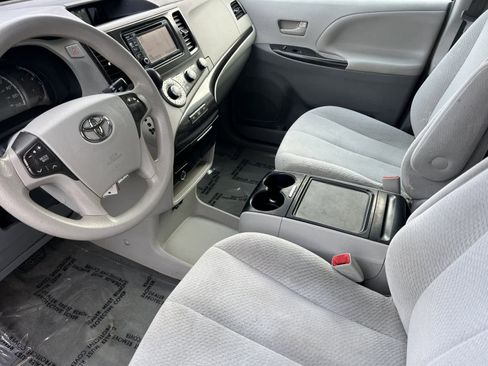 Used 2012 Toyota Sienna LE image 11