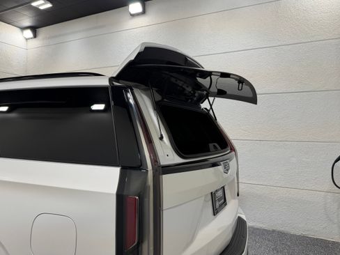 Used 2023 Cadillac Escalade Premium Luxury AWD/4WD image 26