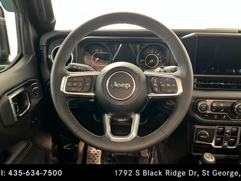 Used 2025 Jeep Wrangler Sahara image 12