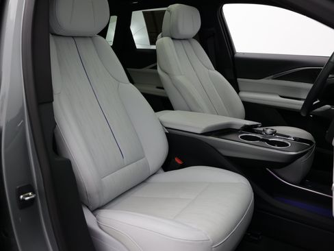 Used 2024 Cadillac Lyriq Luxury RWD image 42