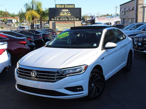 Used 2019 Volkswagen Jetta SEL Premium FWD image 2
