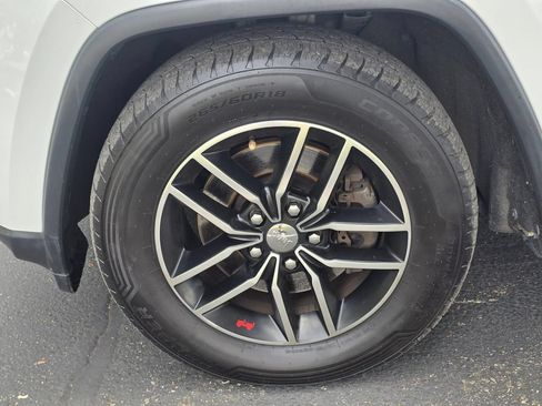 Used 2018 Jeep Grand Cherokee Trailhawk AWD/4WD image 10