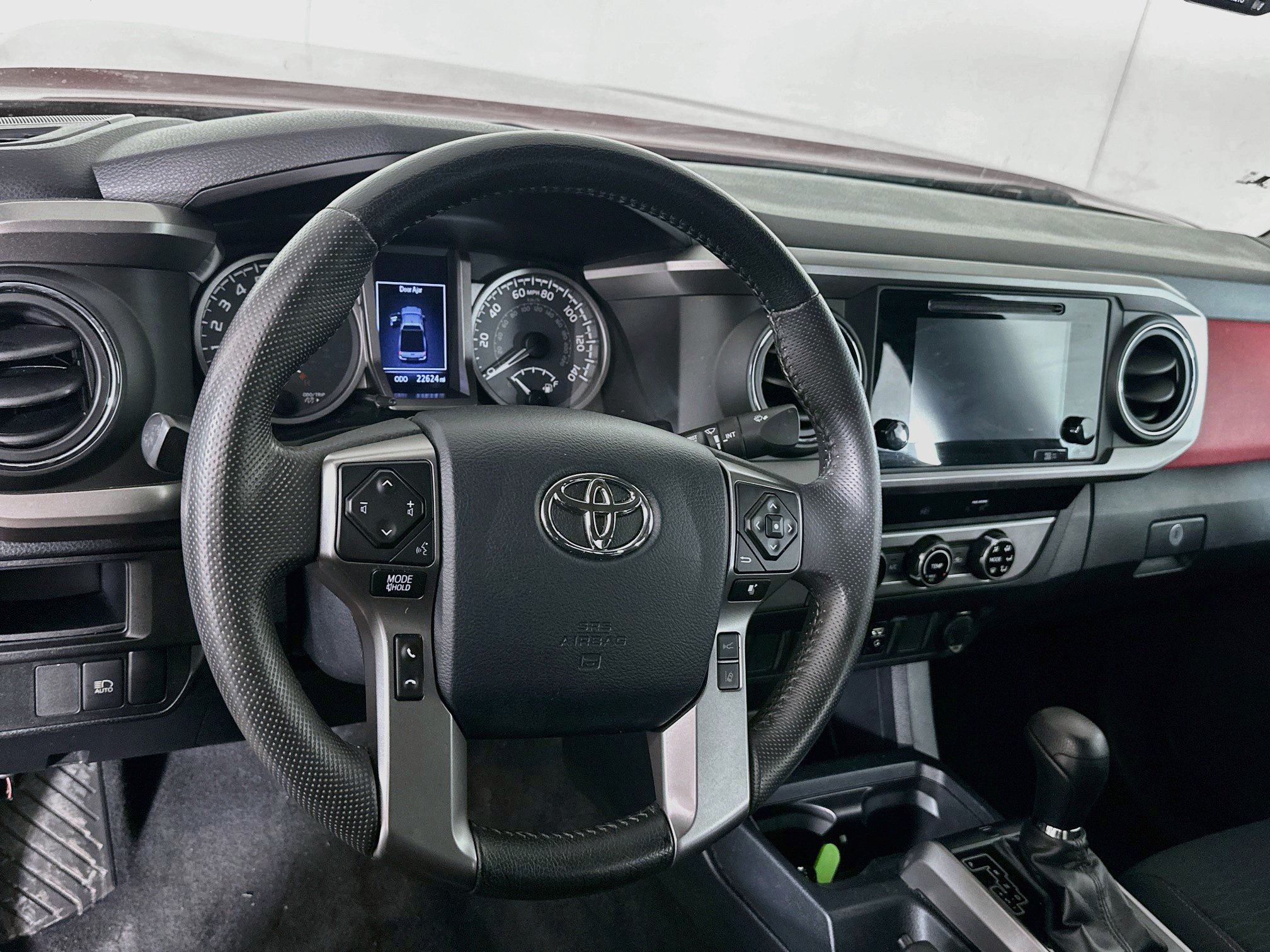 Used 2018 Toyota Tacoma SR5 RWD image 17