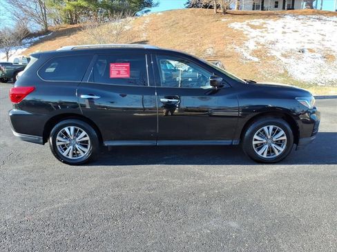 Used 2019 Nissan Pathfinder SV image 4