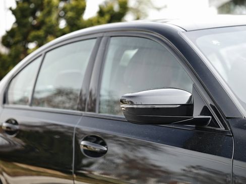 New 2026 BMW 330i Sedan image 3