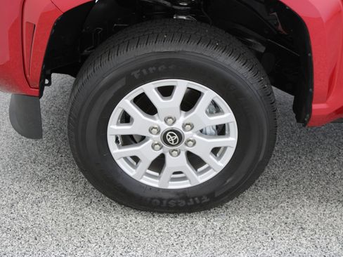 Certified 2026 Toyota Tacoma SR5 AWD/4WD image 11
