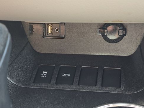 Used 2016 Toyota Highlander XLE image 11