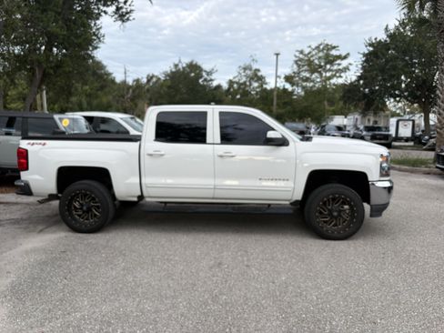 Used 2017 Chevrolet Silverado 1500 LT AWD/4WD image 8
