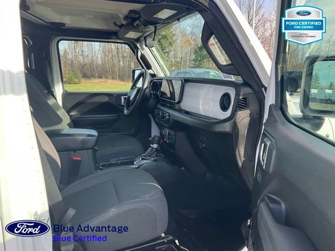 Used 2025 Jeep Gladiator Sport AWD/4WD image 4